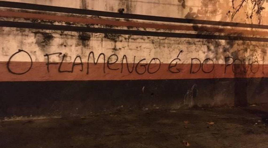 Muros da Gávea são pichados após Flamengo cobrar por transmissão - Reprodução