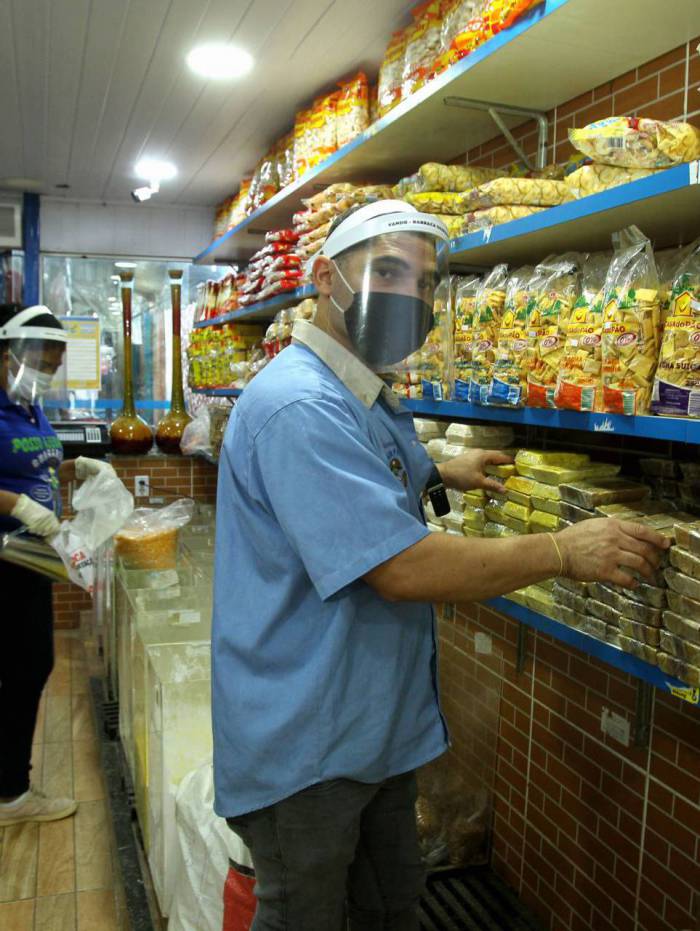 Rio - 04/07/2020 - Covid19 -  Reabertura do Centro de Tradiçoes Nordestinas,No Pavilhao de Sao Cristovao. Na foto, Edvando Freitas Costa, o "Vando ". Fotos: Estefan Radovicz /  agencia O Dia
      Byline