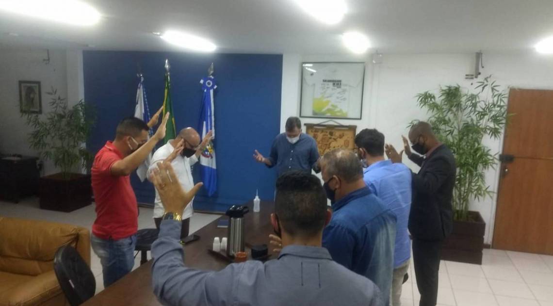 ReuniÃÂ£o com o Prefeito da cidade, Dr. Adriano, acerca da reabertura dos templos  - UniÃÂ£o de Pastores e amigos do Jardim EsperanÃÂ§a em Cabo Frio 