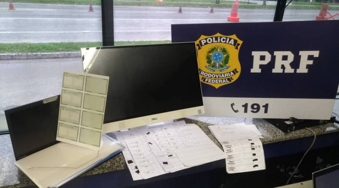 PRF prende quatro suspeitos de fraudarem aux&iacute;lio emergencial - Divulgação / Polícia Rodoviária Federal