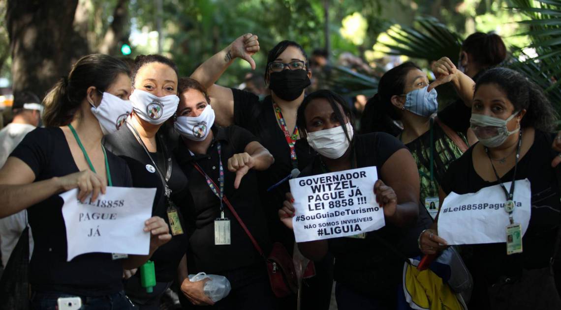 Rio, 07/07/2020 - COVID 19 - CORONAVIRUS - Manifestacao dos proficionais do setor de turismo, na porta do Palacio Guanabara. coronavirusrio. Foto: Ricardo Cassiano/Agencia O Dia
