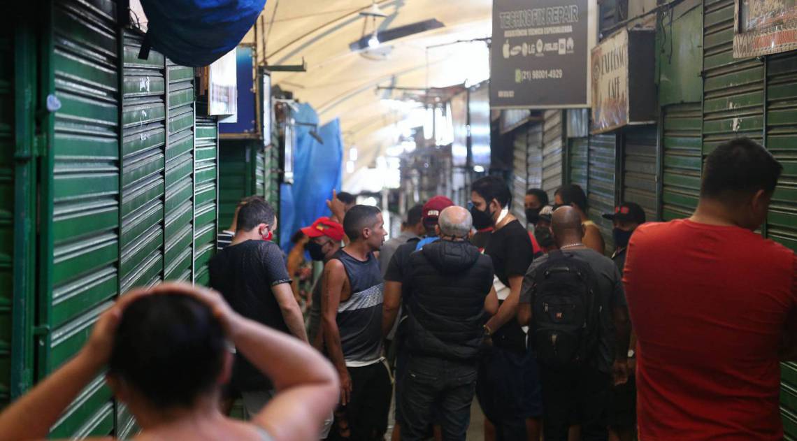 No dia 20 de maio, sete de 40 boxes foram derrubados pela prefeitura - Daniel Castelo Branco / Agência O Dia