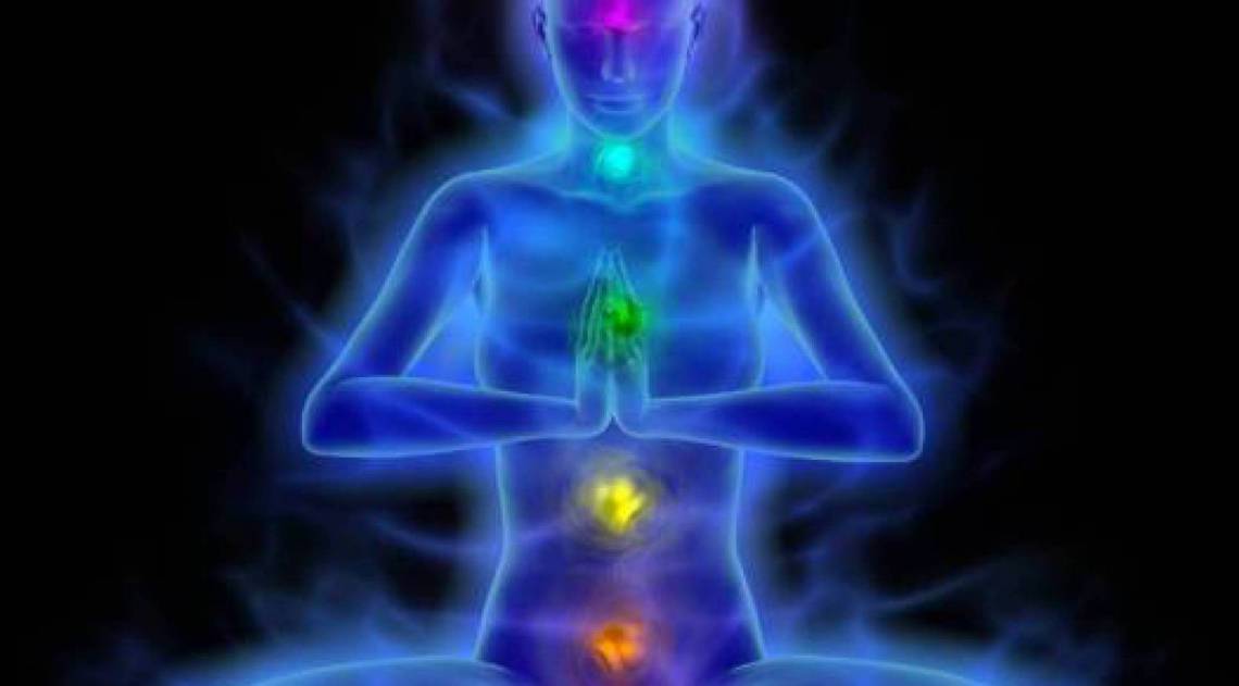 Os sete chakras se encontram ao longo da coluna vertebral - Reprodução de internet