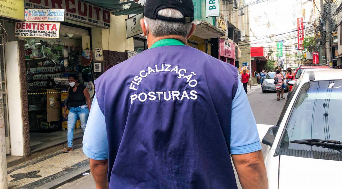 Fiscais da Superintendência de Postura de Campos intensificaram a vigilância das medidas impostas para a reabertura do comércio de rua - Divulgação prefeitura de Campos