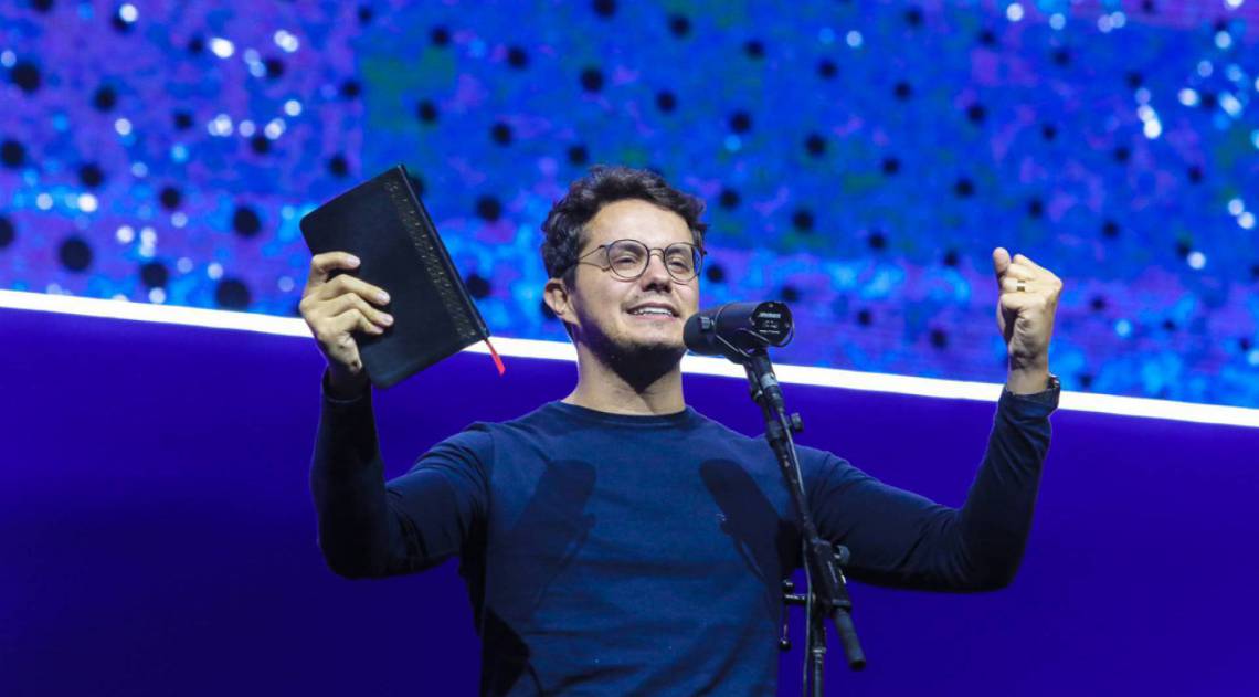 Pastor Deive Leonardo realiza culto em S&atilde;o Paulo