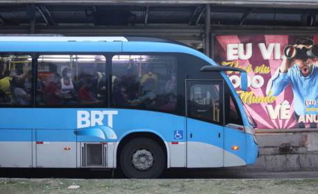 Mobi-Rio monta plano de contingência após chuvas afetar estações do BRT