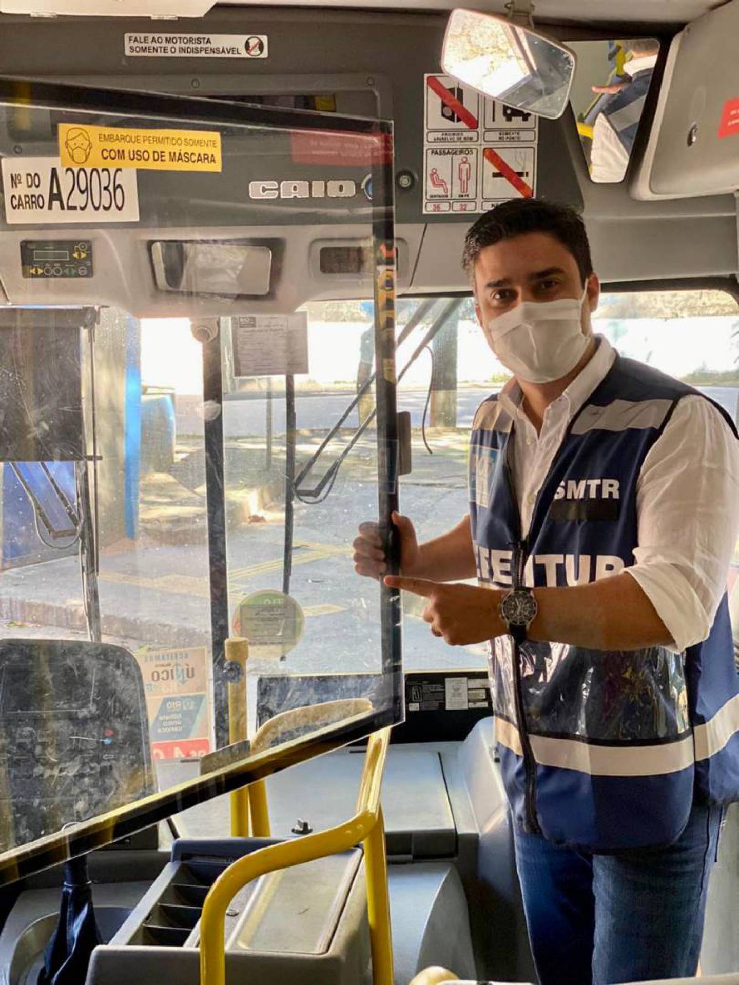Ônibus da capital terão que ter barreira de proteção entre passageiros e motoristas