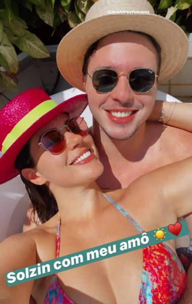 Vivian Amorim e o namorado curtem dia na piscina