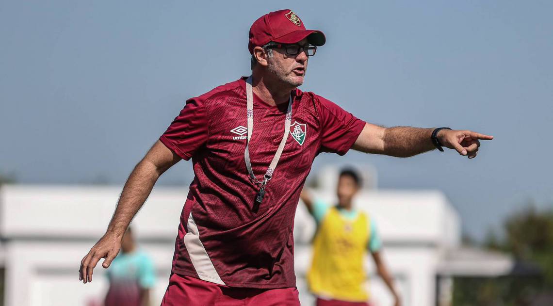 Odair Hellmann precisou quebrar a cabeça nos treinamentos para escalar o desfalcado Tricolor - Lucas Merçon / Fluminense / Divulgação