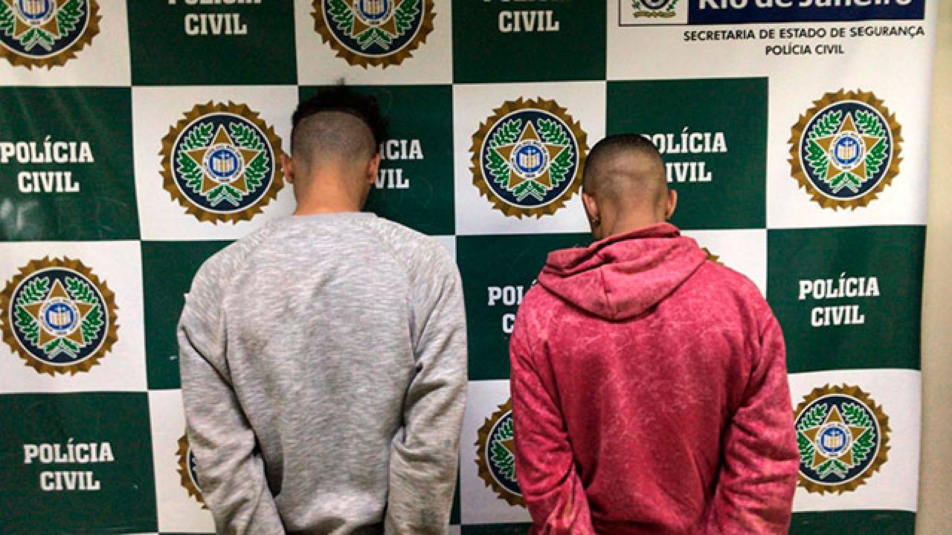 Dupla acusada de homic&iacute;dio &eacute; presa por policiais da 106&ordf; DP, em Itaipava