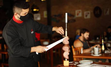 Carga tributária e custo da alimentação preocupam Associação Nacional de Restaurantes