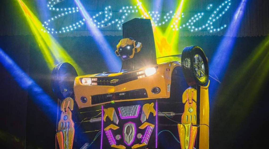 Para a alegria das crianças: Camaro se transforma em robô