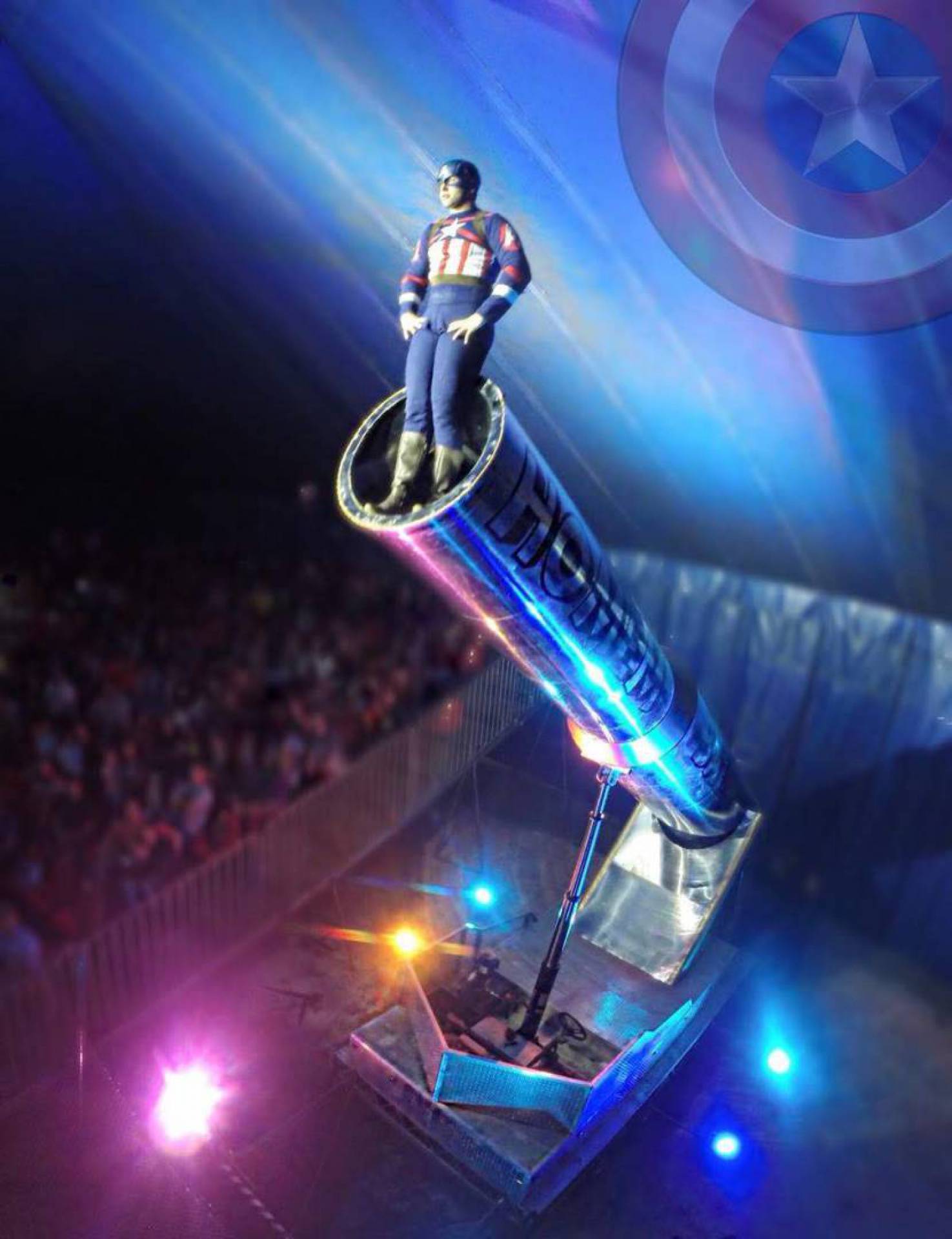 Homem-bala é uma das atrações do Circo Estoril