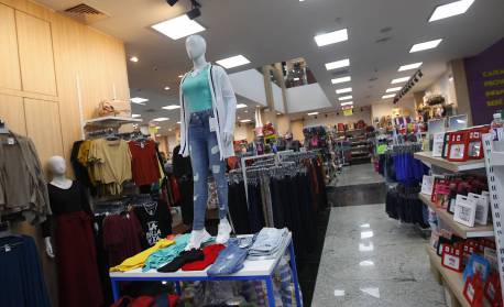 Faturamento do varejo cai 1% em dezembro mesmo com Natal, diz pesquisa