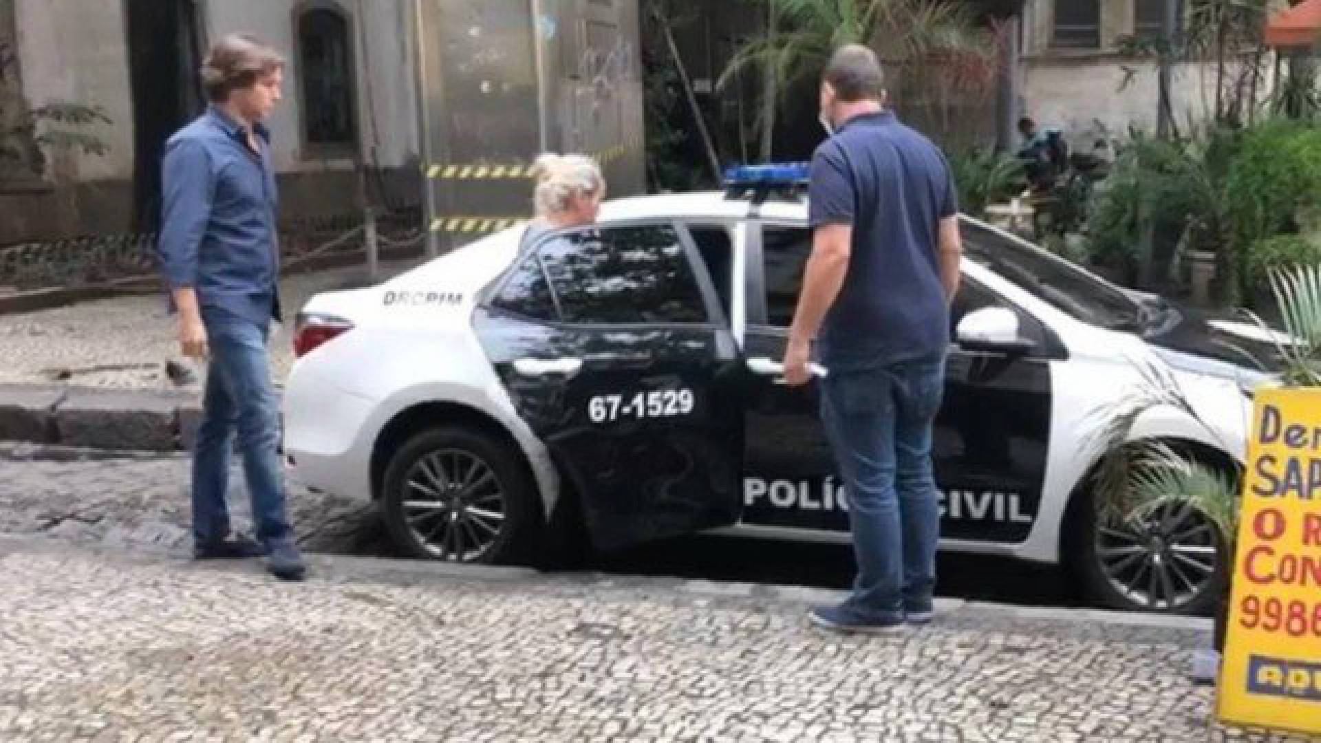 Neta do bicheiro Raul Capitão é presa por venda de relógios falsificados no Centro do Rio