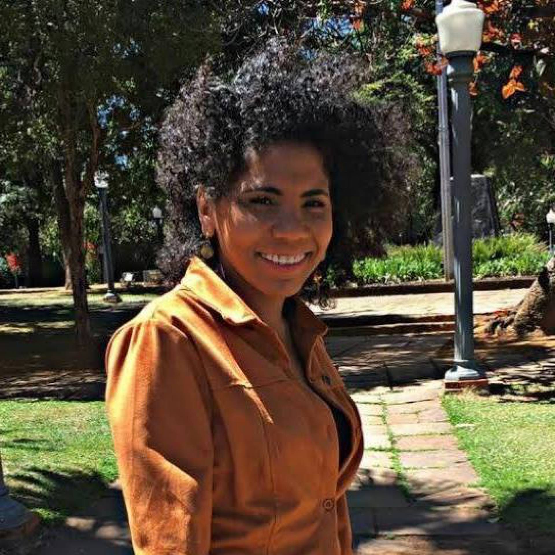 Juliane Sousa, jornalista e apresentadora de rádio e TV, abre o primeiro episódio - Arquivo pessoal