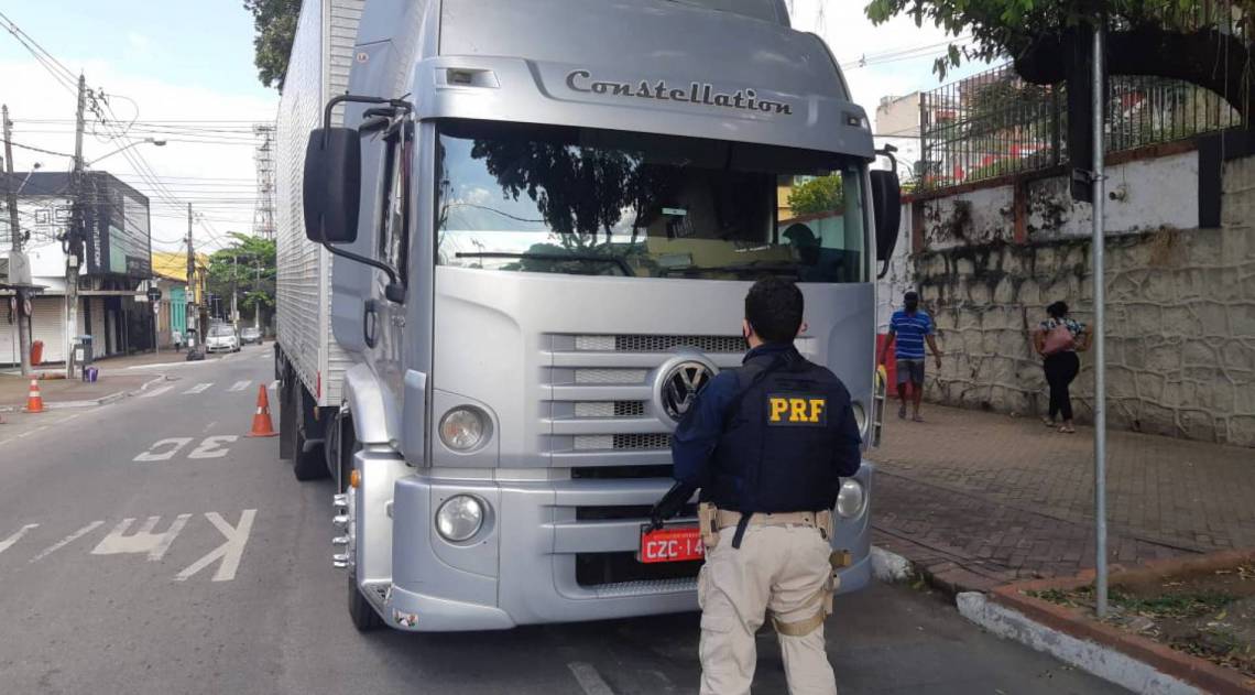 Polícia Rodoviária Federal reprime onda de caminhões arqueados