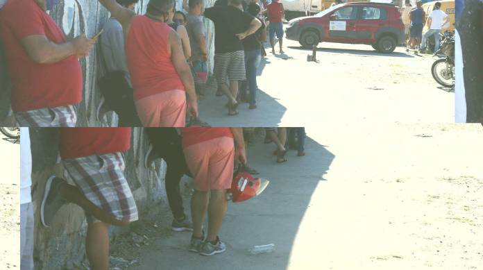 Rio,20/07/2020 -COVID-19 -CORONAVIRUS, PENHA, Agencia dos Correios,grande movimentacao de pessoas na porta dos  correios da Rua Belizario Pena. Na foto, pessoas na fila.Foto: Cleber Mendes/AgÃªncia O Dia
