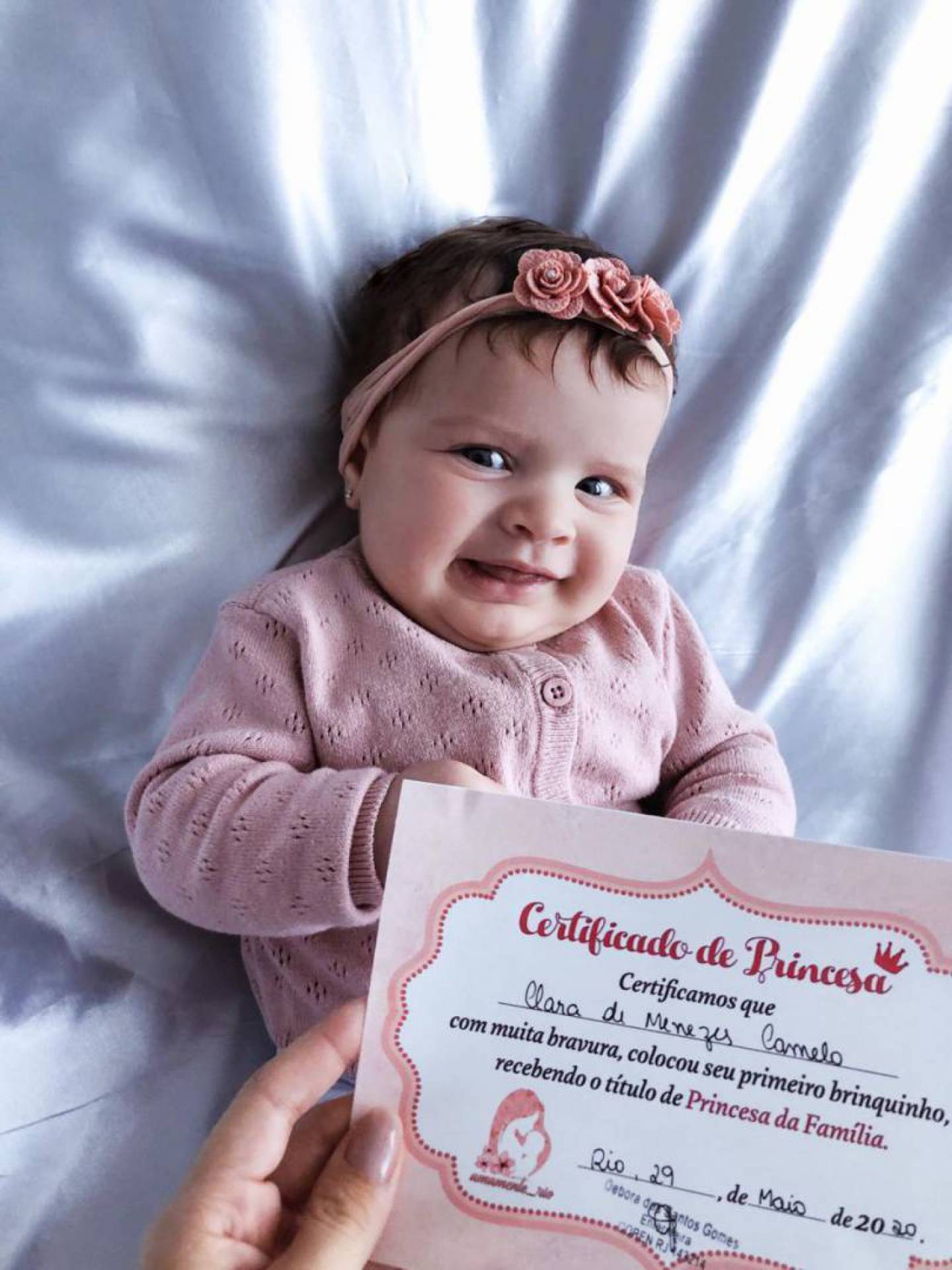 A pequena Clara, filha de Izah Menezes e Felipe Silva Camelo: furo de orelha humanizado - Divulgação