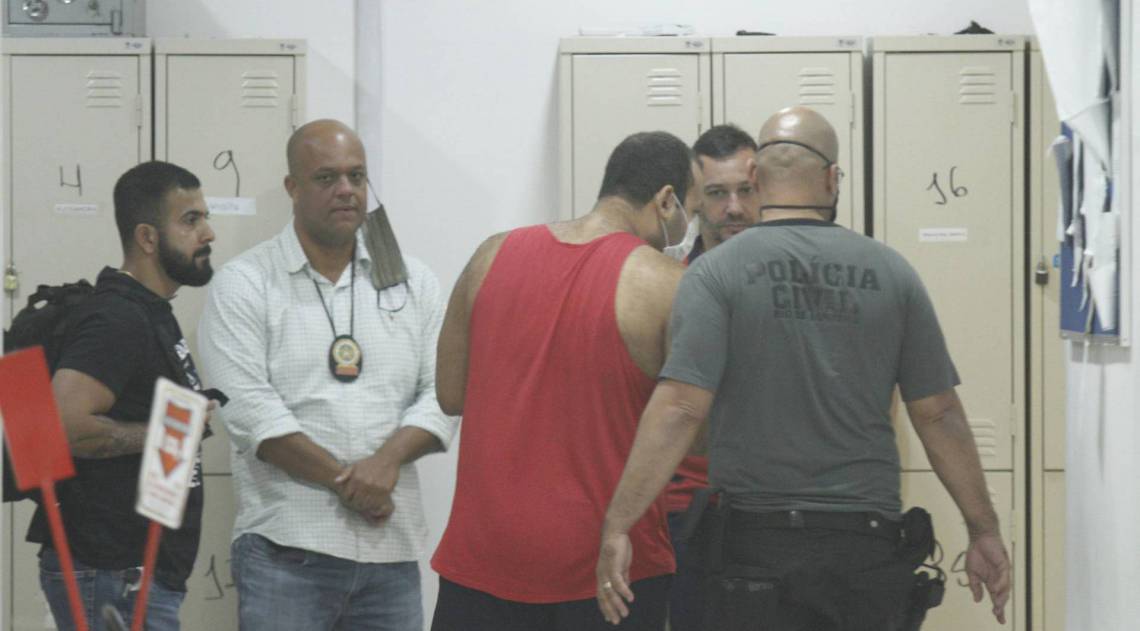 AntÃ´nio de Jesus Cabral e preso durante  â.OPERAÃÃO BLACK HAWKâ.., que objetiva cumprir 9 Mandados de PrisÃ£o e 19 Mandados de Busca e ApreensÃ£o, como resultado das investigaÃ§Ãµes desenvolvidas para apurar a atuaÃ§Ã£o da ASSOCIAÃÃO CRIMINOSA responsÃ¡vel por piratear cursos preparatÃ³rios e controlar a maior plataforma virtual de cursos pirateados do Brasil. Na cidade do Rio de Janeiro, RJ, nesta terÃ§a feira, 21.