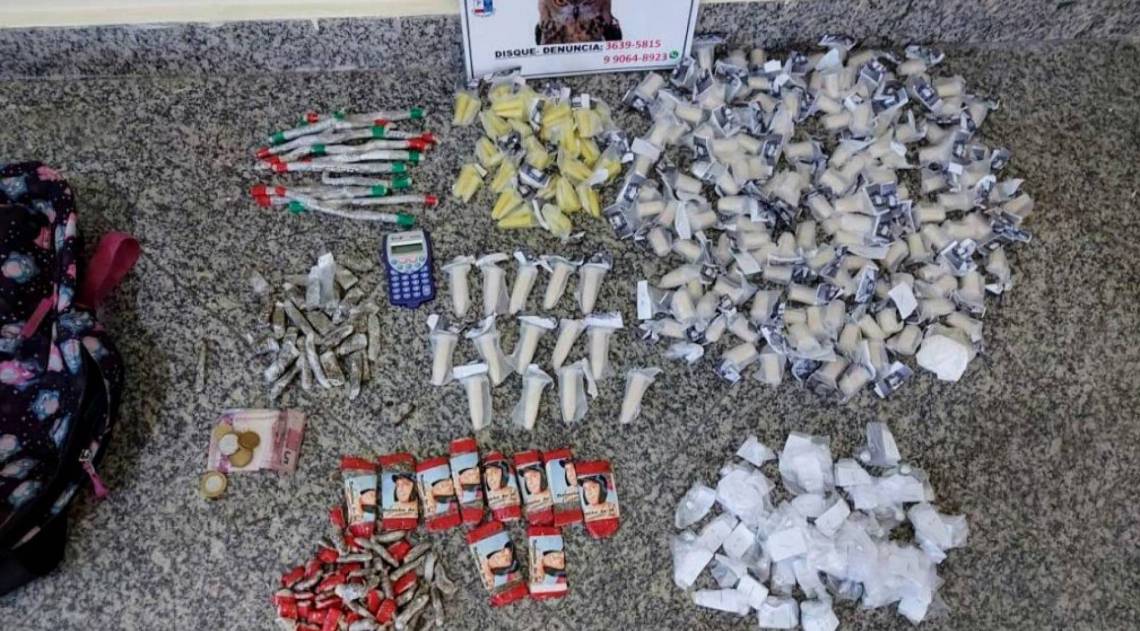 Drogas apreendidas com traficante em Itabora&iacute; - Foto: Maur&iacute;cio Pe&ccedil;anha