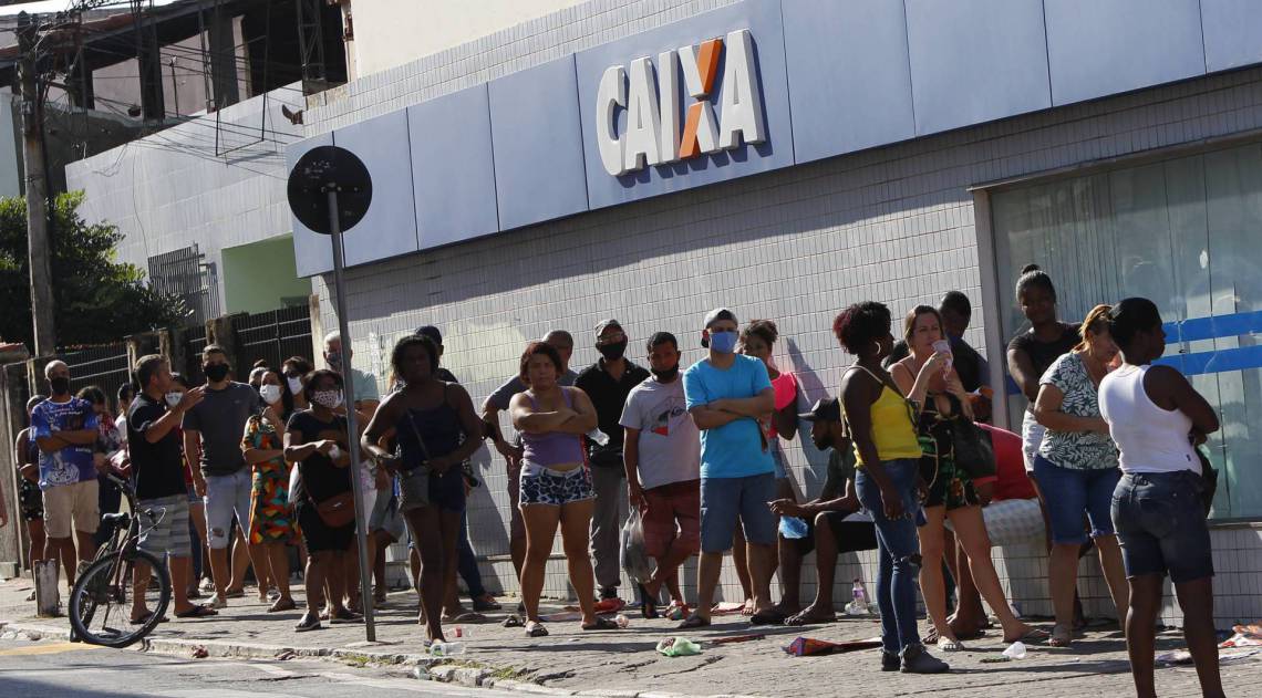 Rio de Janeiro 23/07/2020 - Duvidas em relacao ao Auxilio Emergencial. Na foto acima fila na agencia de Mesquita. Foto: Luciano Belford/Agencia O Dia