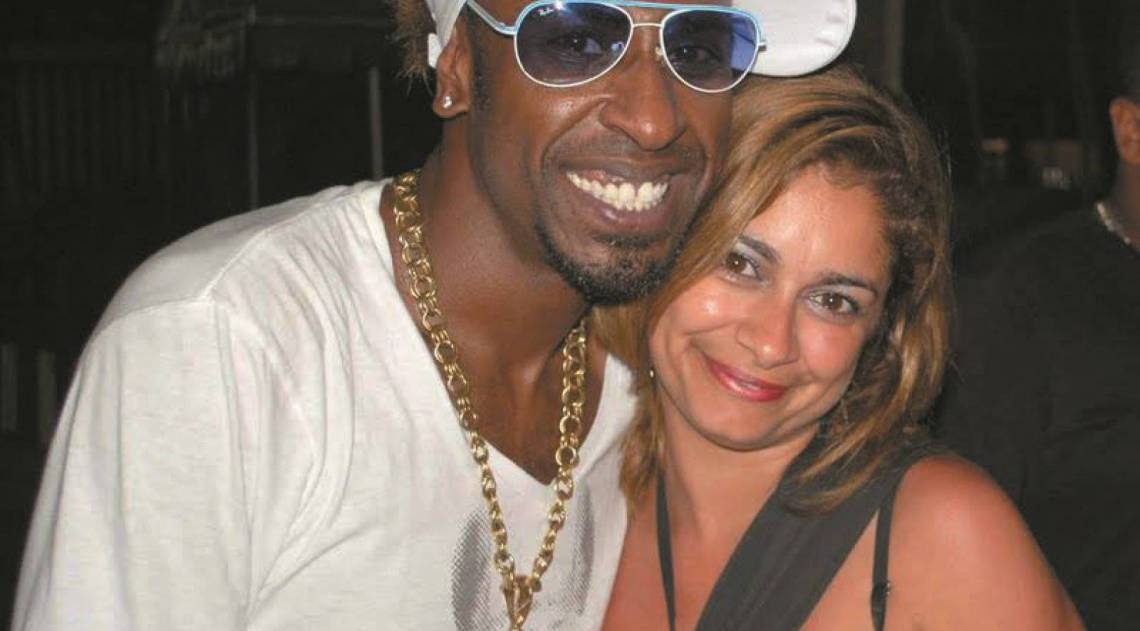 Com Dod&ocirc;, vocalista do grupo Pixote, em 2010: proximidade com os artistas