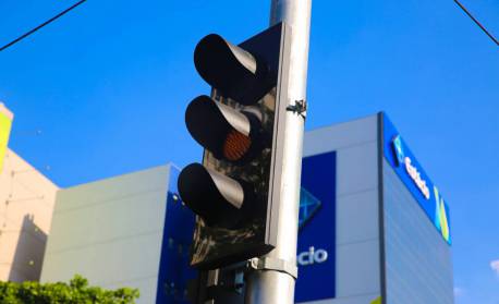 Furtos de cabos de sinais de trânsito geram prejuízo milionário aos cofres da Prefeitura do Rio e atrapalham a população