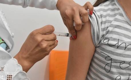 Adolescentes de 13 anos são vacinados nesta quarta em Saquarema 