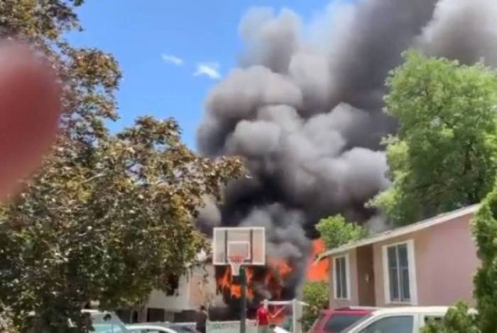 Avi&atilde;o cai em quintal e mata pelo menos tr&ecirc;s, incluindo um beb&ecirc; de 9 meses