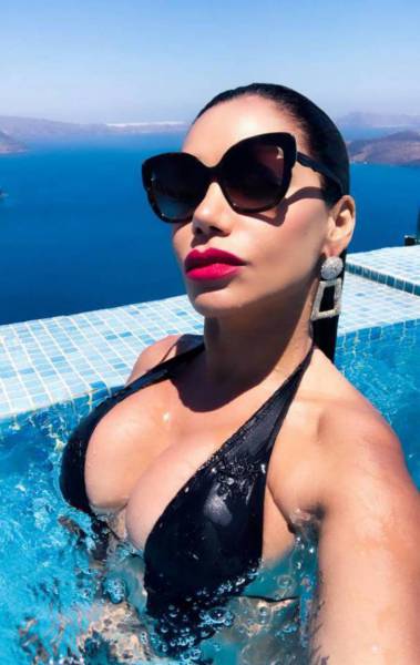 Ana Paula Evangelista curte f&eacute;rias na Gr&eacute;cia