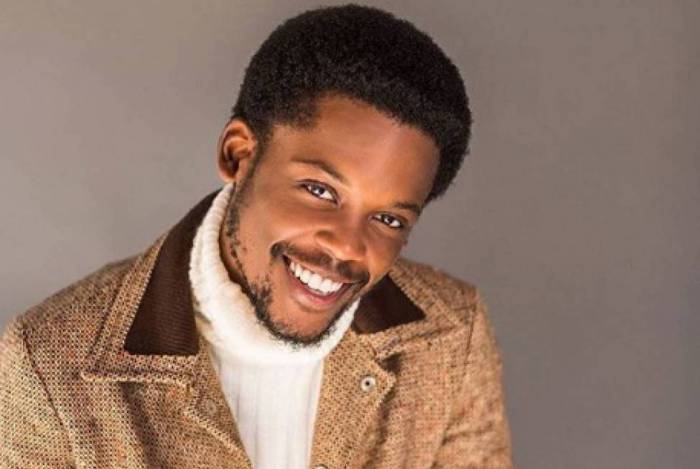 'Anitta tenta ferrar todos os outros artistas para continuar no topo', diz ator da Globo