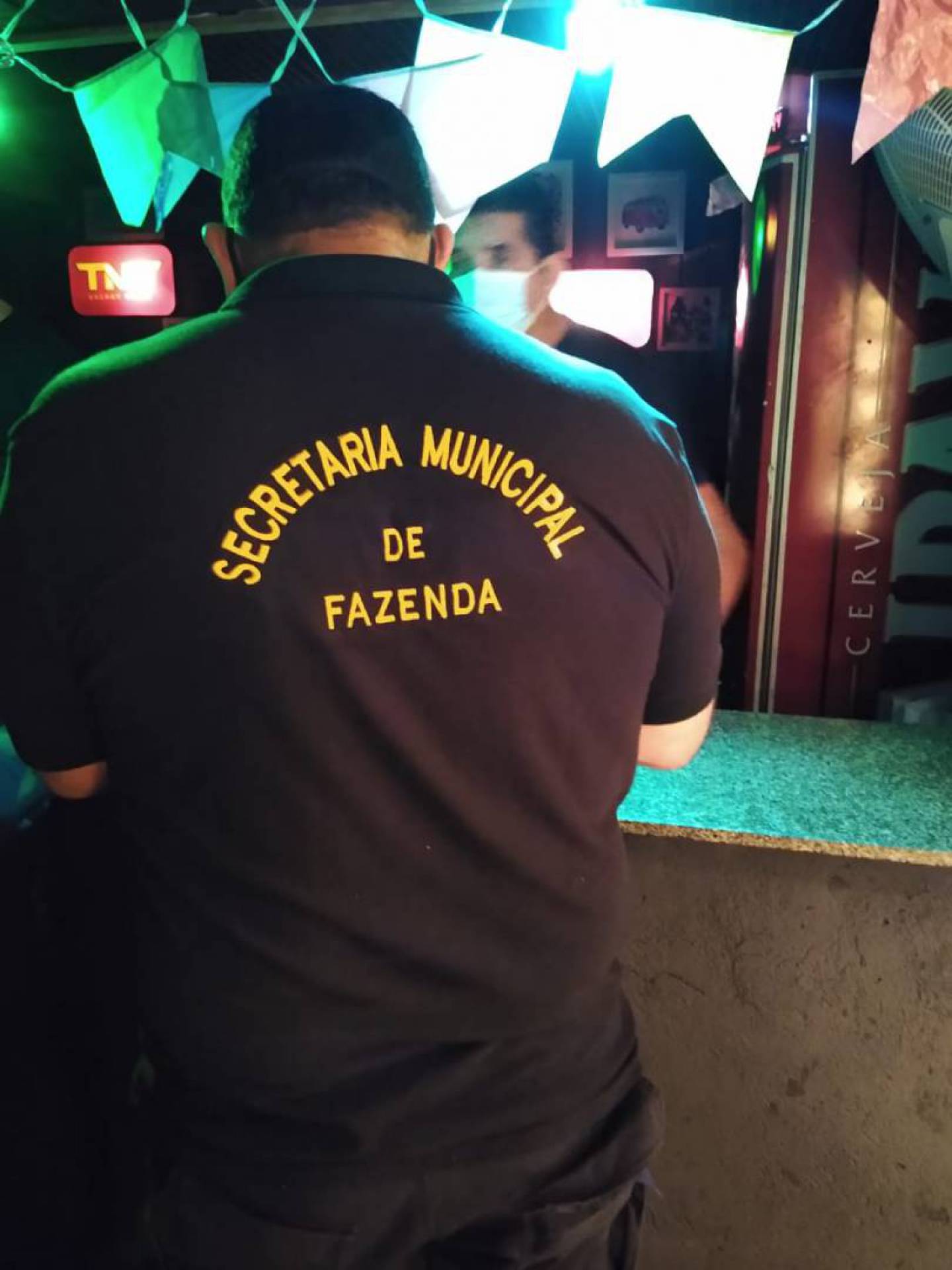 Força-tarefa autua e notifica bares no final de semana em Volta Redonda