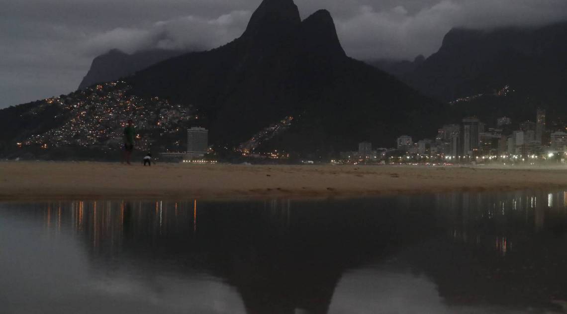 Bom Dia Brasil, Frente fria provoca chuva na Bahia e no Espírito Santo. Em  São Paulo pode garoar