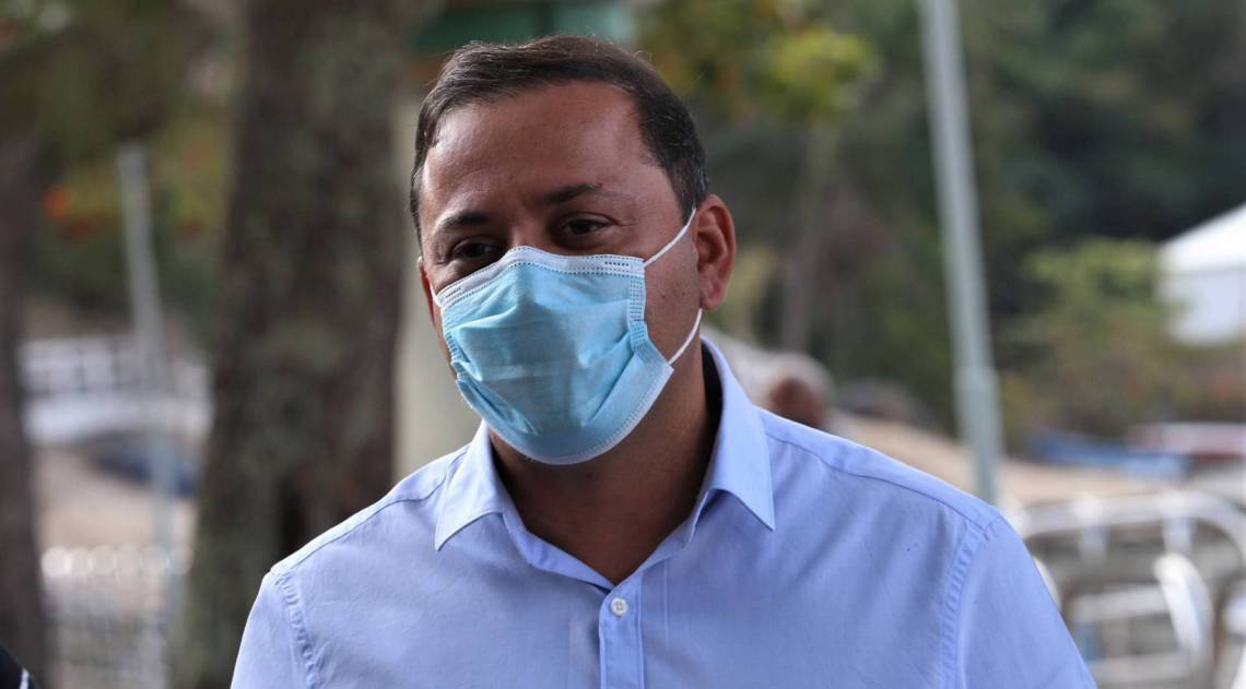 O prefeito Rodrigo Neves assinou a ordem de início do reparo, que será feito por uma empresa de São Paulo - Divulgação / Douglas Macedo