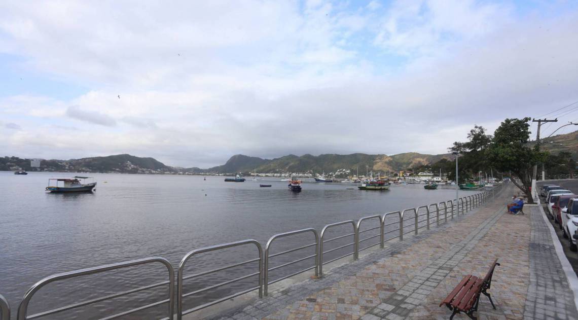Recanto poético de Niterói, a pacata Jurujuba é um bairro histórico de tradição pesqueira, cujo nome significa papagaio de pescoço amarelo na língua tupi - Divulgação / Douglas Macedo