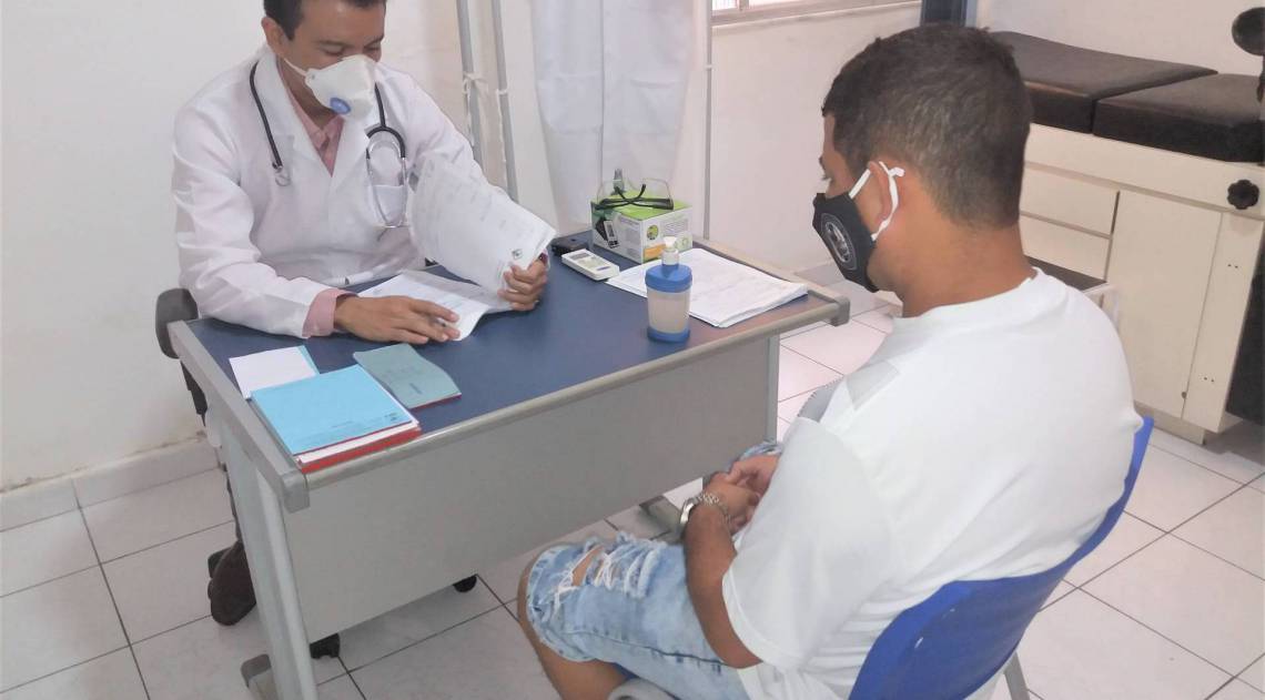 'Seria fundamental que as empresas permitissem a seus profissionais ao menos uma revis&atilde;o cardiol&oacute;gica por ano, pois a ampla maioria, pela carga hor&aacute;ria de trabalho, s&oacute; nos procura para iniciar um tratamento quando passa mal'