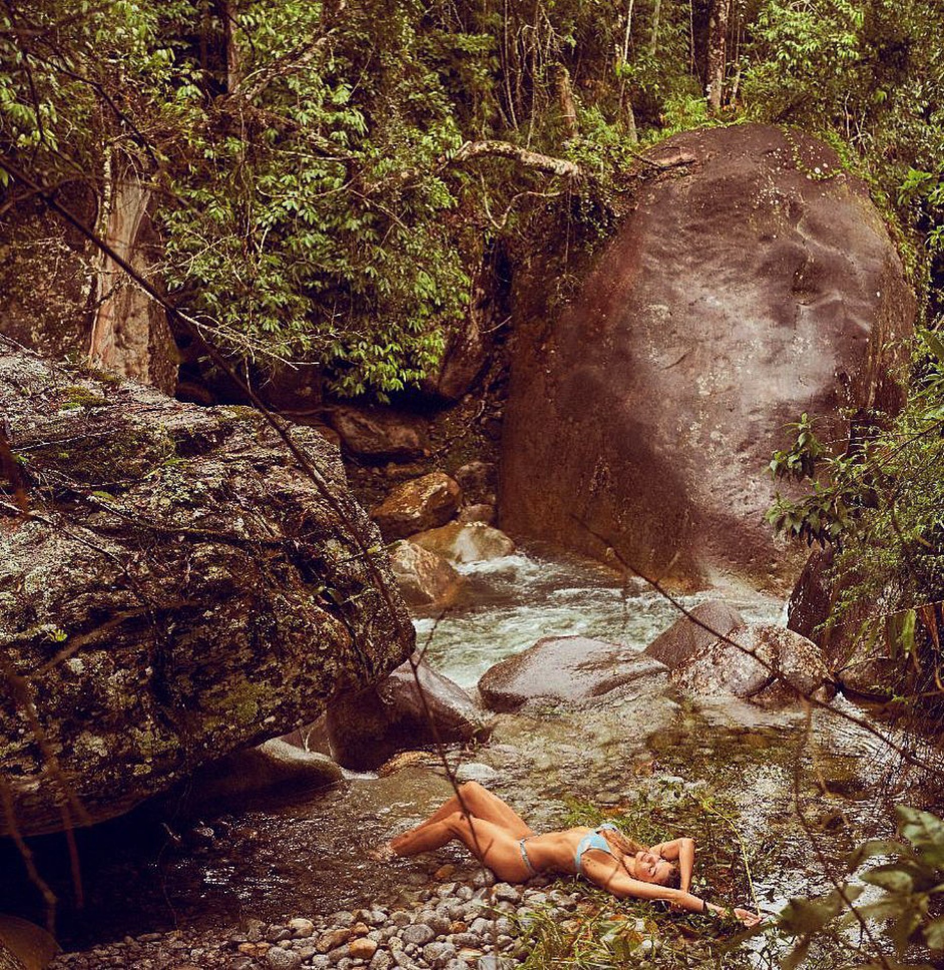 Grazi Massafera posa para ensaio de lingerie - Reprodução Internet