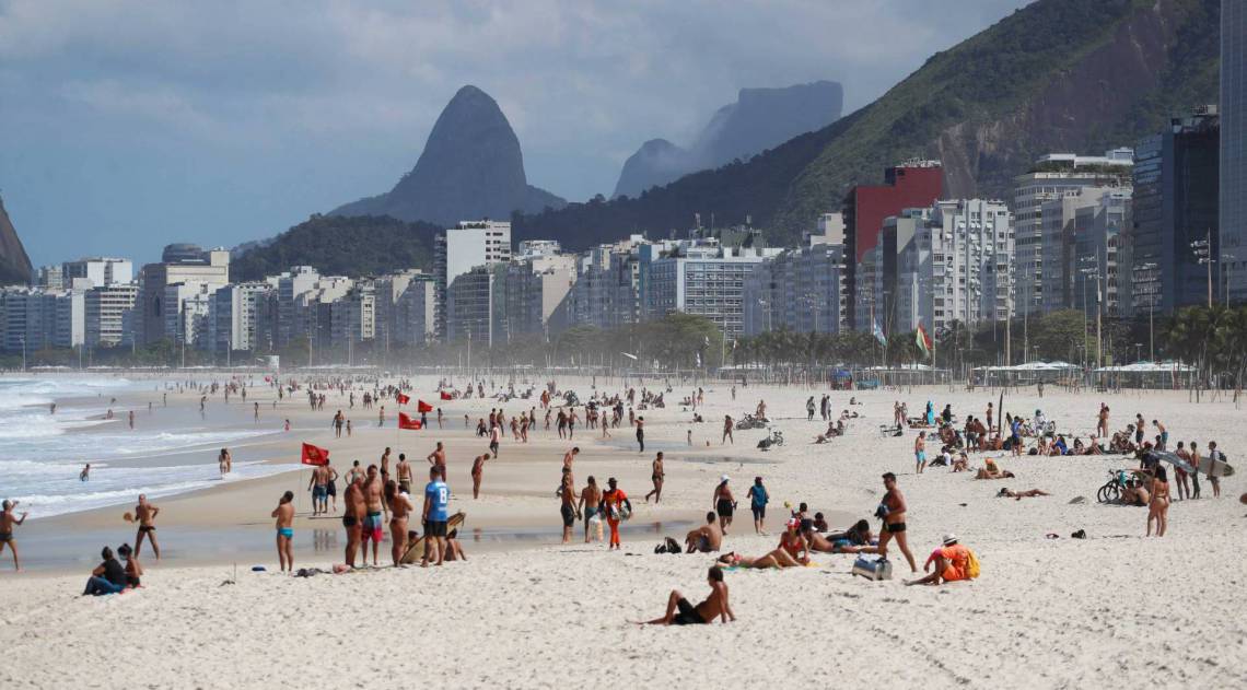 Rio de Janeiro - RJ - 01/08/2020 - Movimentacao nas praias do Arpoador e Leme - Foto Gilvan de Souza / Agencia O Dia
