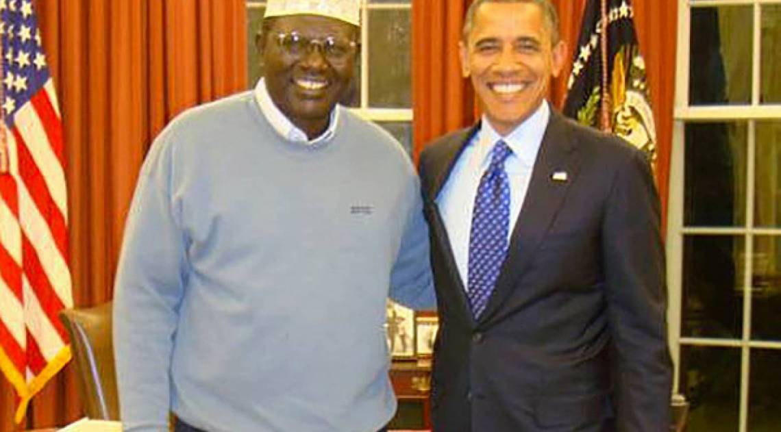 Obama e seu meio-irm&atilde;o Maik