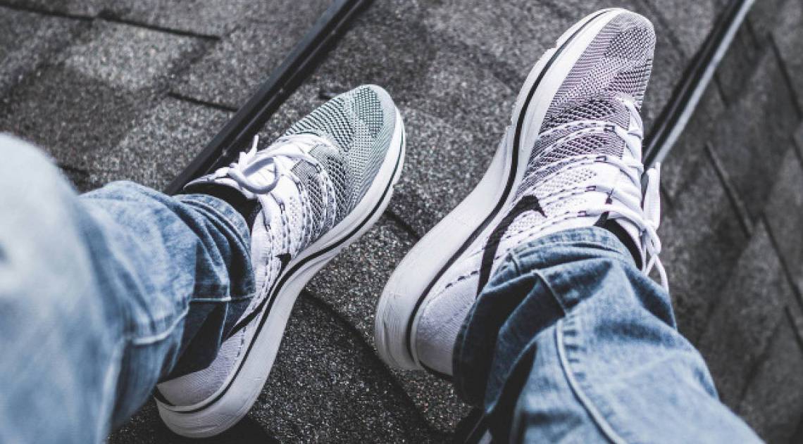 Policiais encontraram drogas escondidas no tênis do suspeito - Reprodução