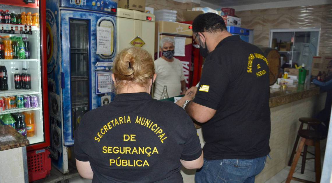 Força-tarefa de fiscalização notifica dois estabelecimentos em Volta Redonda