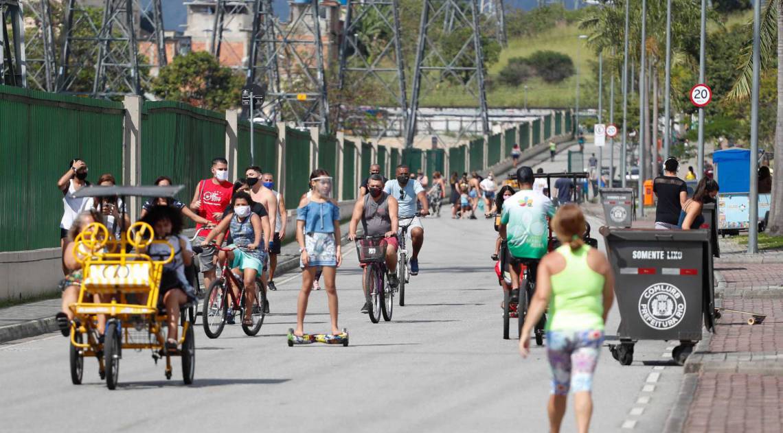 Rio de Janeiro - RJ - 02/08/2020 - Domingo de lazer no Parque Madureira - Foto Gilvan de Souza / Agencia O Dia
