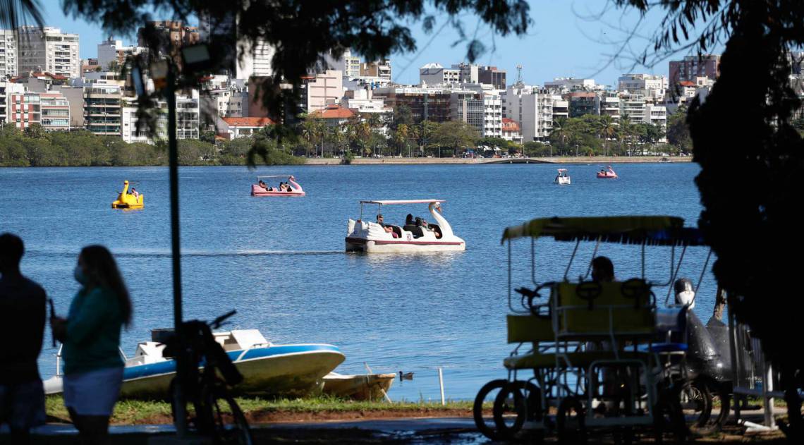 Rio de Janeiro - RJ - 01/08/2020 - Domingo de sol na Lagoa Rodrigo de freitas - Foto Gilvan de Souza / Agencia O Dia
