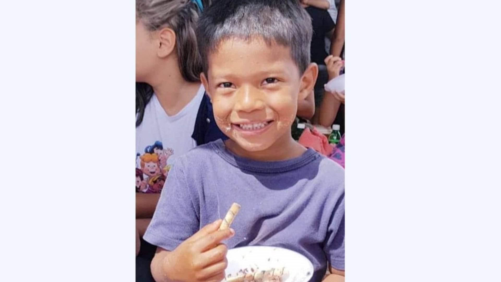 Menino Danilo de Sousa Silva, de 7 anos, foi encontrado afogado na lama, a 100 metros de sua casa - TV Anhanguera/Reprodução