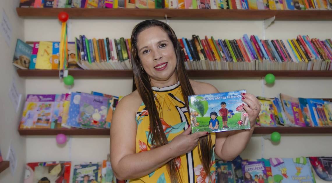 Angela escreveu livro sobre o autismo