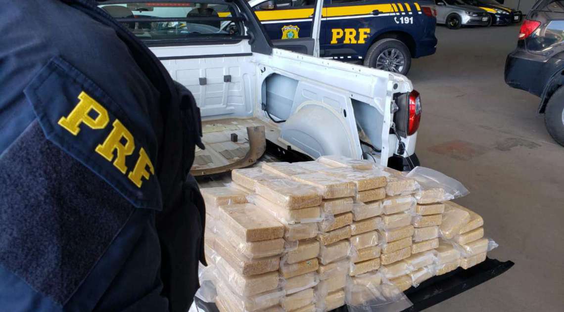 Drogas seriam levadas para o Complexo da Mar&eacute;, na Zona Norte - Divulgação / PRF