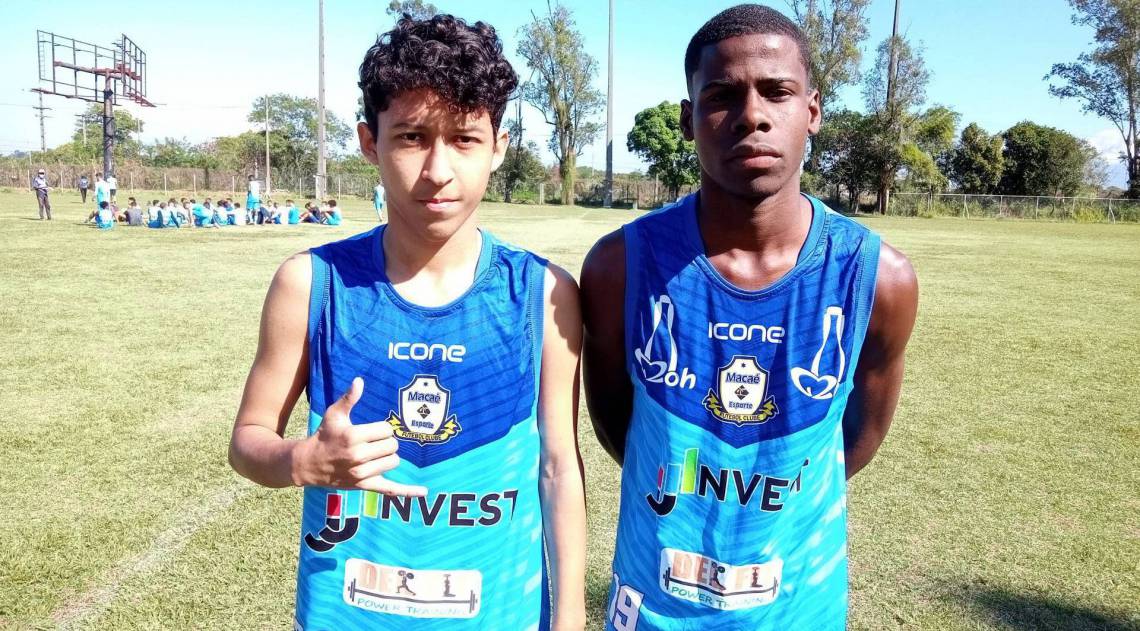 Ambos jogadores de meio campo, nascidos em 2002, são moradores de comunidade do Rio de Janeiro - Cassiano Carvalho/Divulgação 