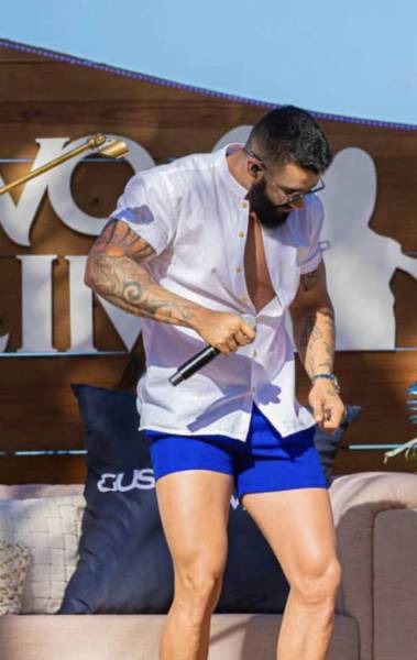 Gusttavo Lima e seu shortinho azul