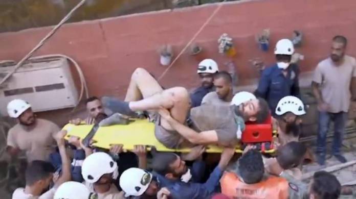 Beirute: após passar 16 horas embaixo de escombros, homem é resgatado com  vida O Dia - Mundo & Ciência